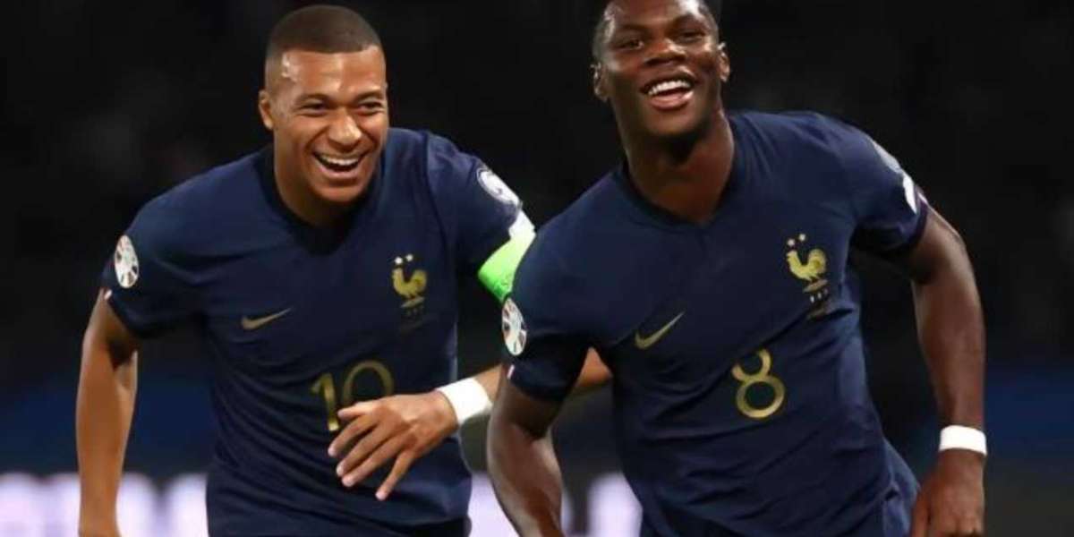 Mbappé et Junior Thuram marquent des buts importants pour aider la France à battre l'Irlande 2-0