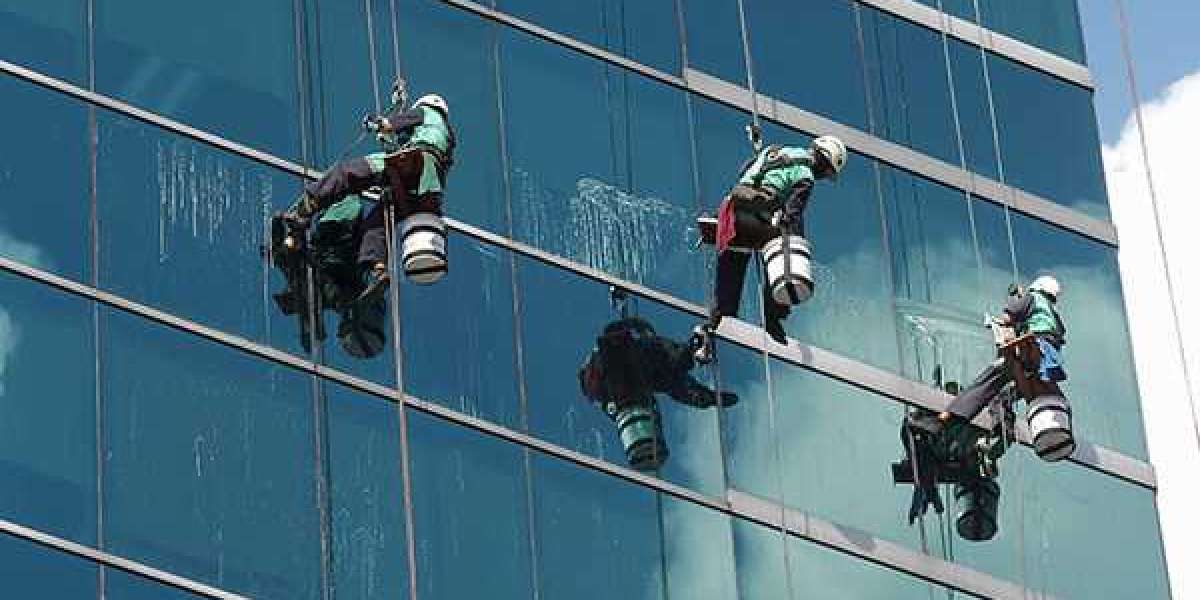 Enhancing Skyscraper Aesthetics and Safety: The Role of Rope Access Facade Cleaning Services