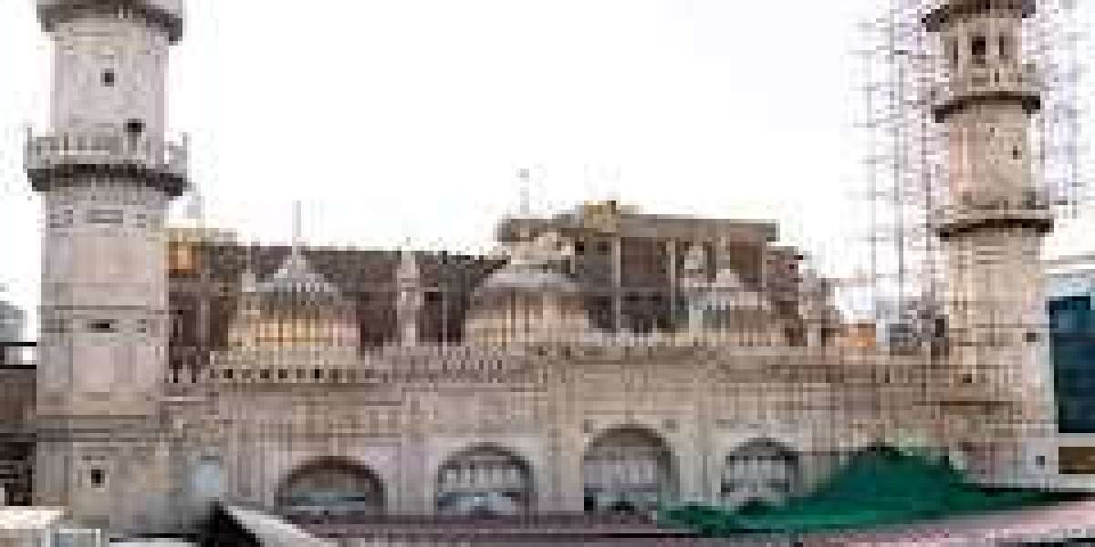 Masjid Mohabbat Khan | Best Location | Structure & Rich History