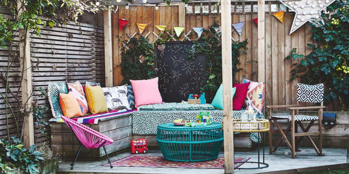 Rustic Front Porch Decor Ideas: Deck Guardian Inspiration