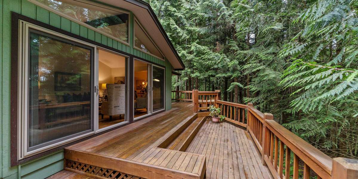 How to Select the Perfect Deck Finish for Your Home